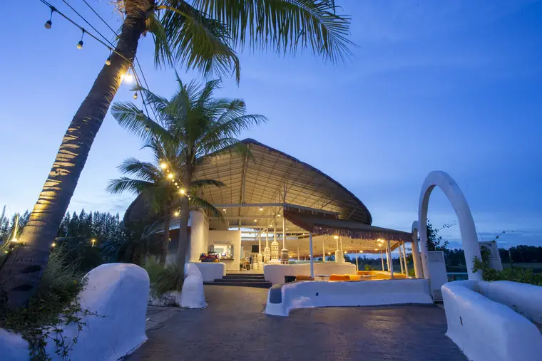 ร้านอาหารริมน้ำ